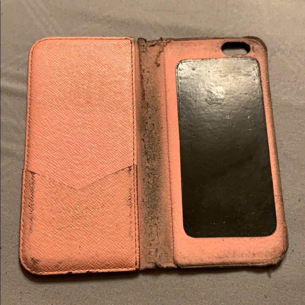 Authentic Louis Vuitton phone case - Picture 5 of 8